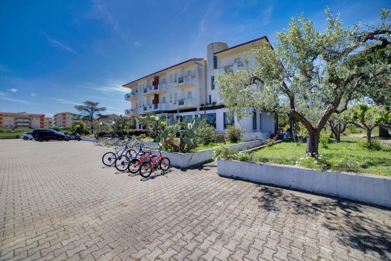 Hotel Sporting Vasto Buitenkant foto