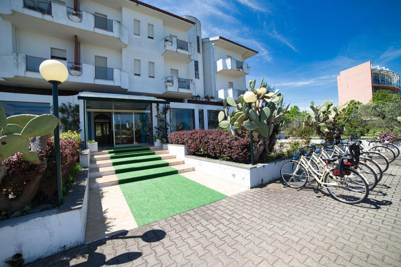 Hotel Sporting Vasto Buitenkant foto