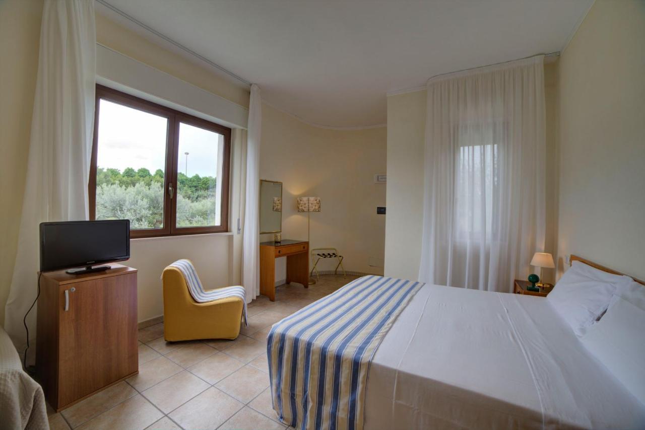 Hotel Sporting Vasto Buitenkant foto
