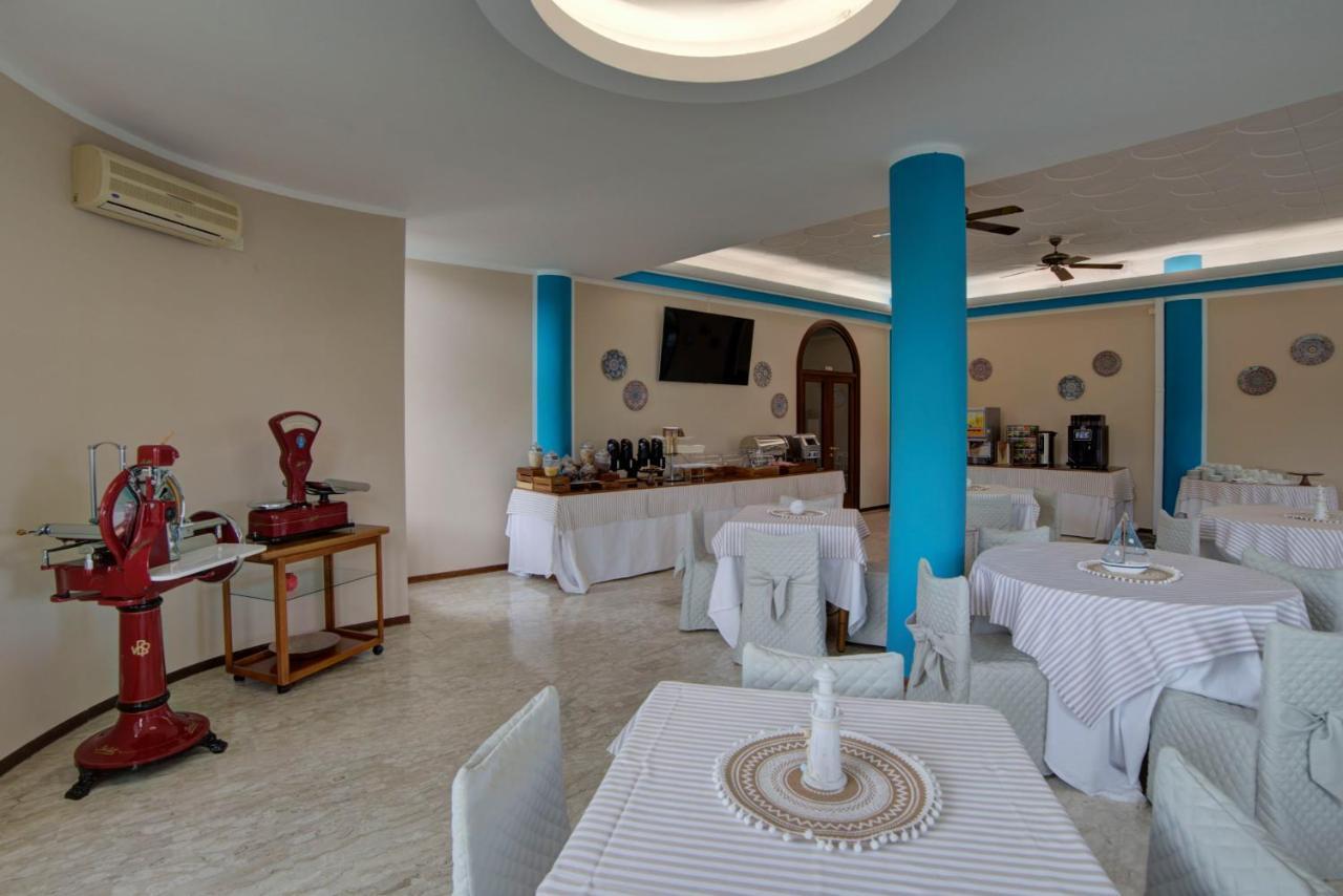 Hotel Sporting Vasto Buitenkant foto