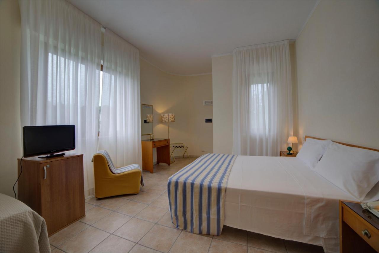 Hotel Sporting Vasto Buitenkant foto